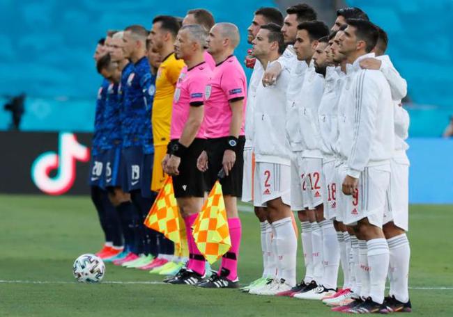 صور ملعب توتنهام هوتسبيرتحفة معمارية في عالم كرة القدم