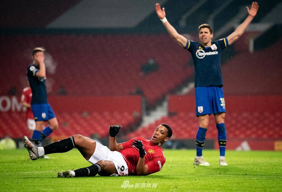 ماتش نابولي القادمتوقعات وتحليل شامل لفريق البارتينوبي