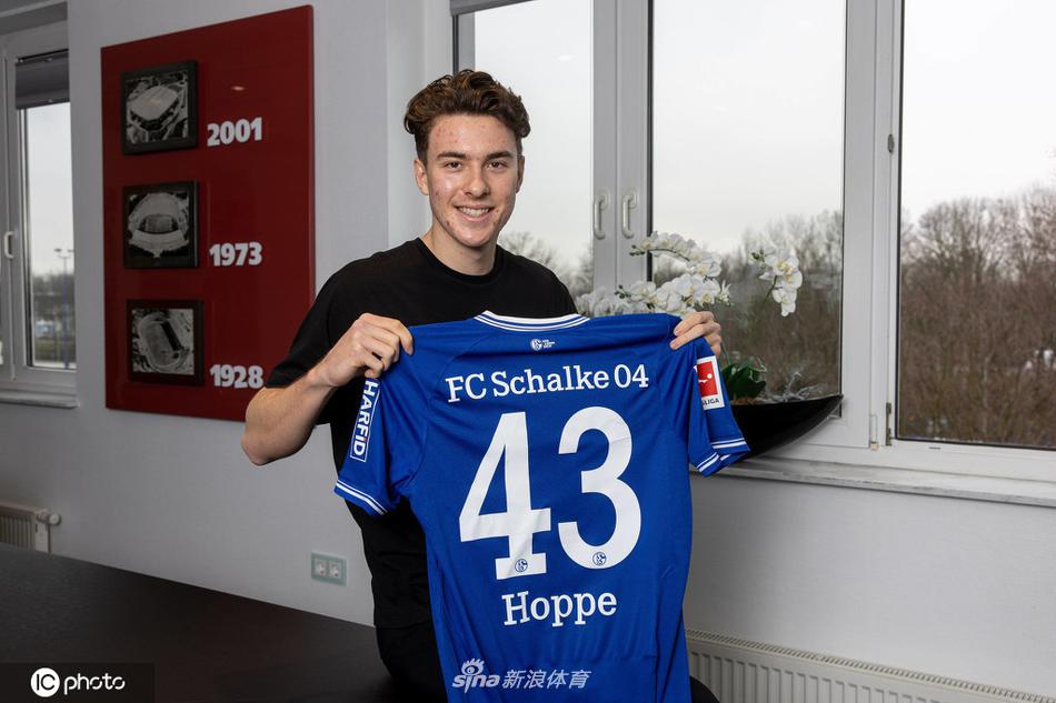 هداف الدوري السعودي للمحترفين 2025من يتصدر سباق التهديف هذا الموسم؟