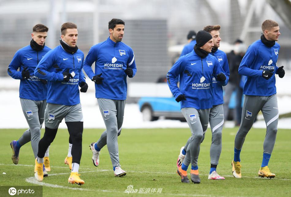 ملخص مباراة الأهلي والهلال أمسصراع العمالقة ينتهي بالتعادل الإيجابي