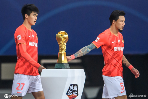 الأهلي ضد غزل المحلةمواجهة مثيرة في الدوري المصري